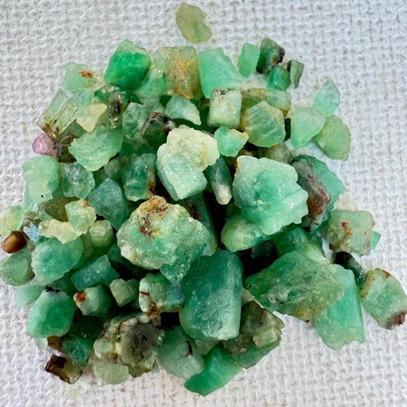 20 carats Emerald Crystals Lot #31 - Picture 1 of 6